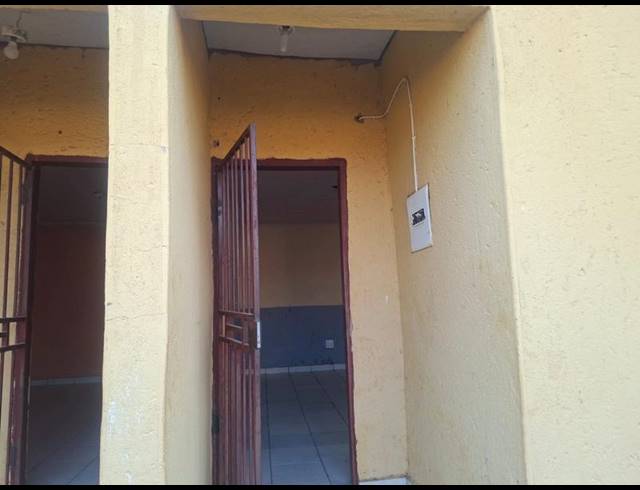 2 BEDROOM HOUSE FOR SALE IN MANKWENG